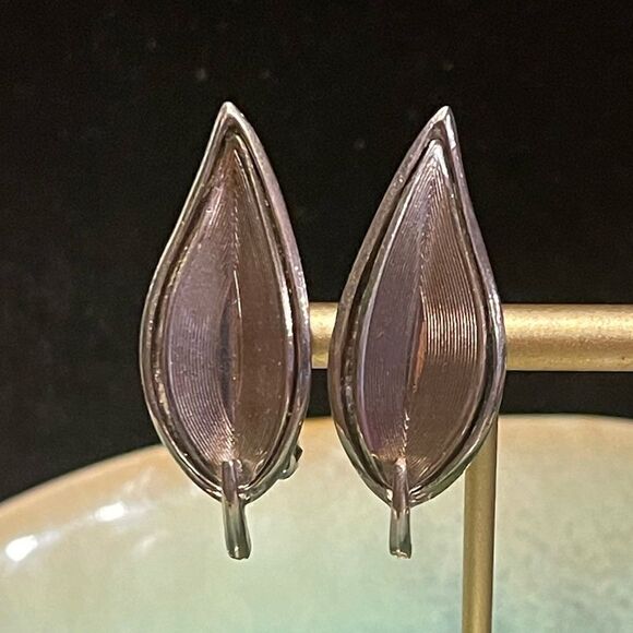 Vintage Silver Leaf Clip on Earrings - Picture 1 of 2